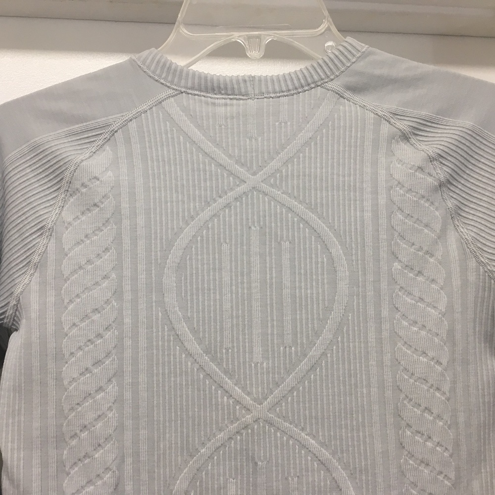 Lululemon Rest Less Pullover LS Top Silver Spoon Light Gray EUC - Picture 12 of 15